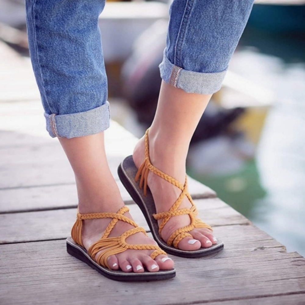 Plaka Sandals
